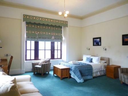 Pentland House 4*